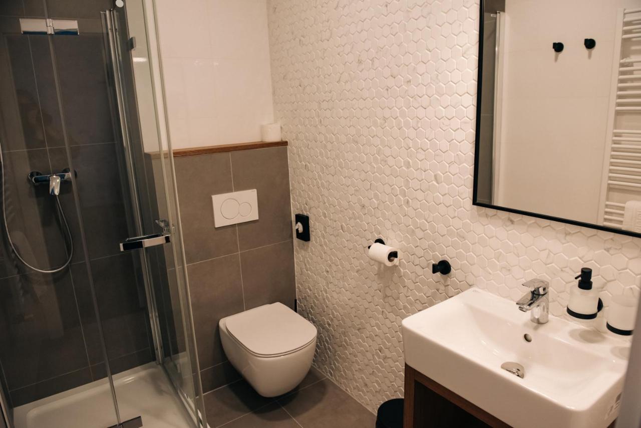 Krone Penzion Svätý Jur Esterno foto