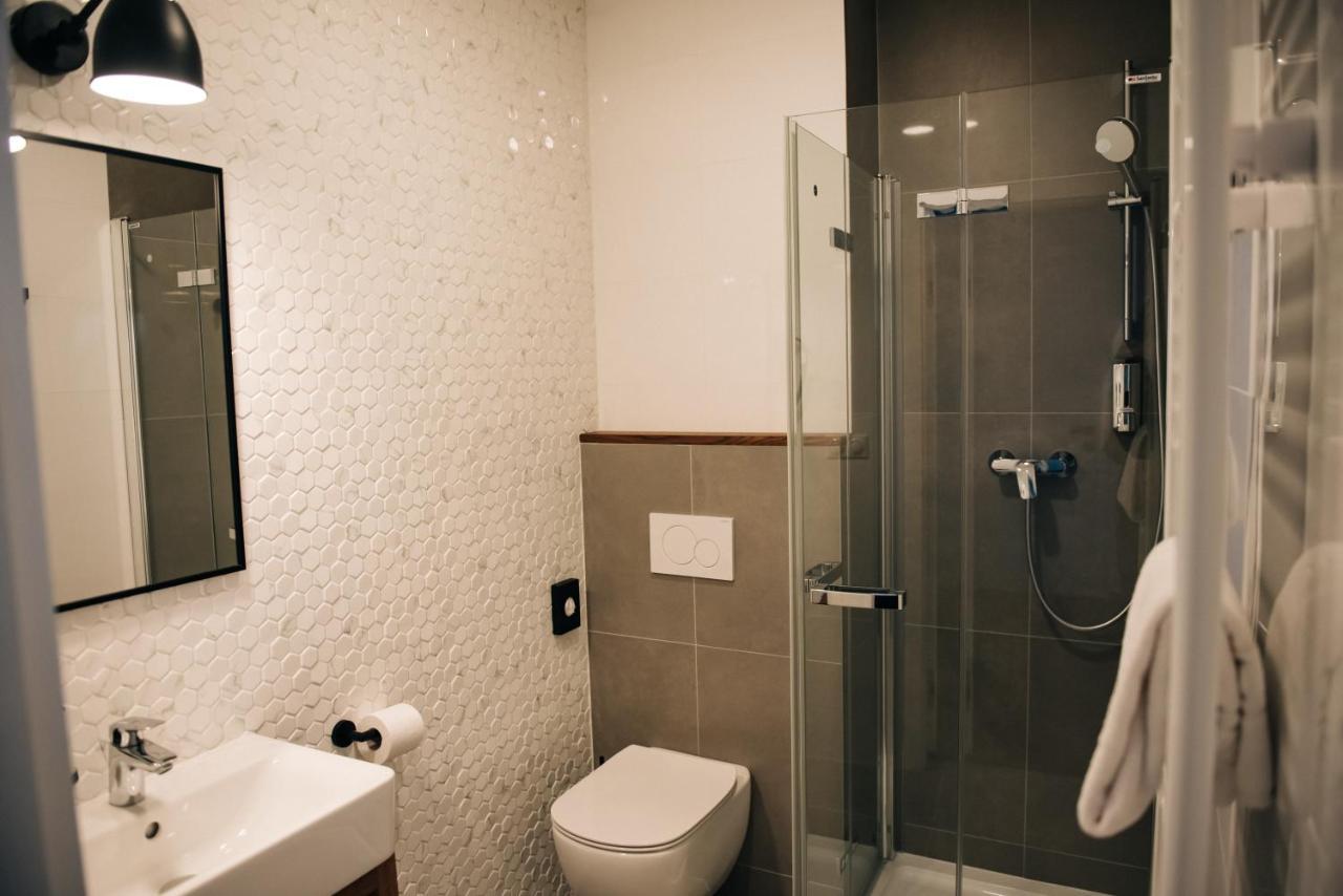 Krone Penzion Svätý Jur Esterno foto
