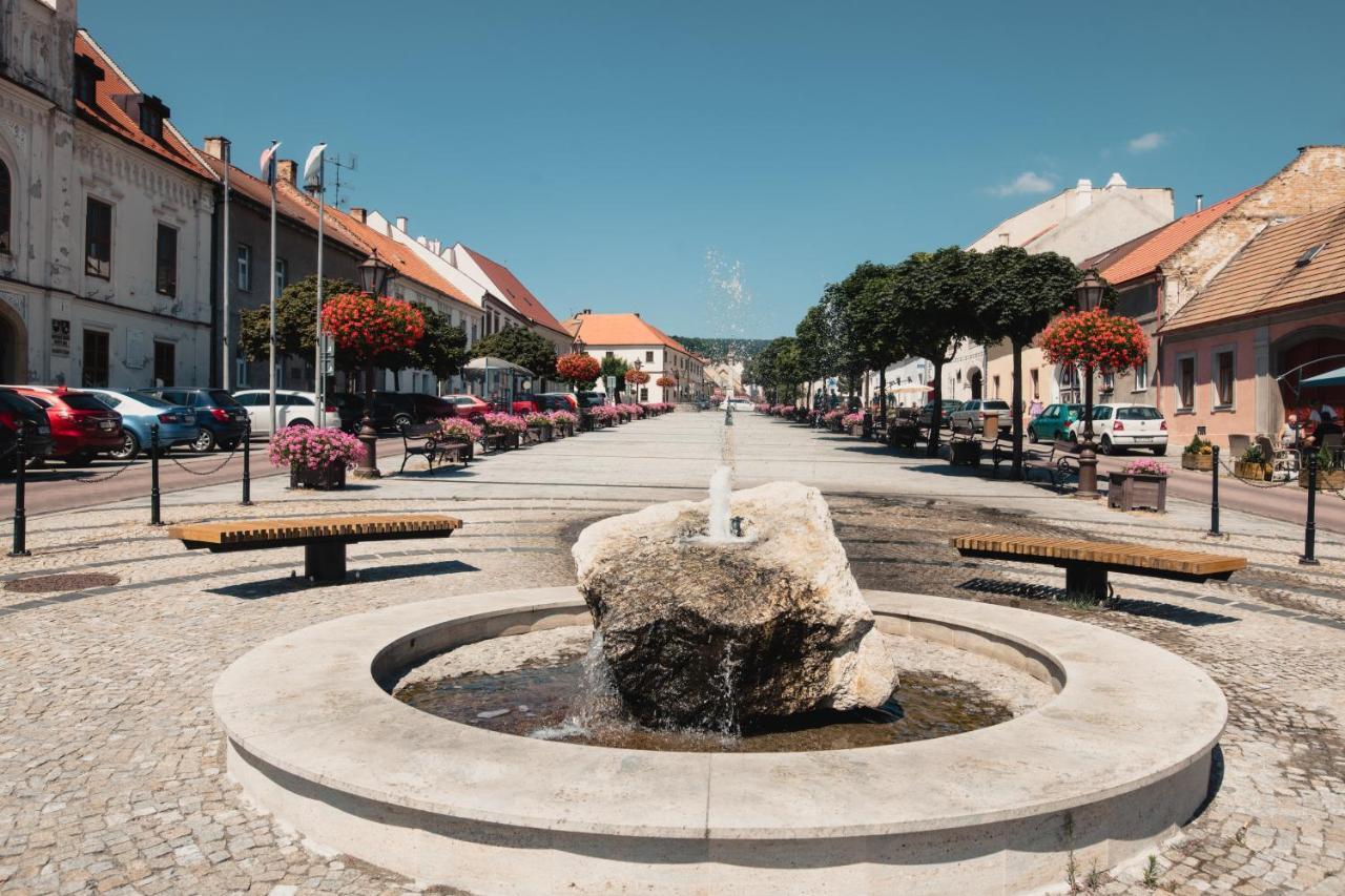Krone Penzion Svätý Jur Esterno foto